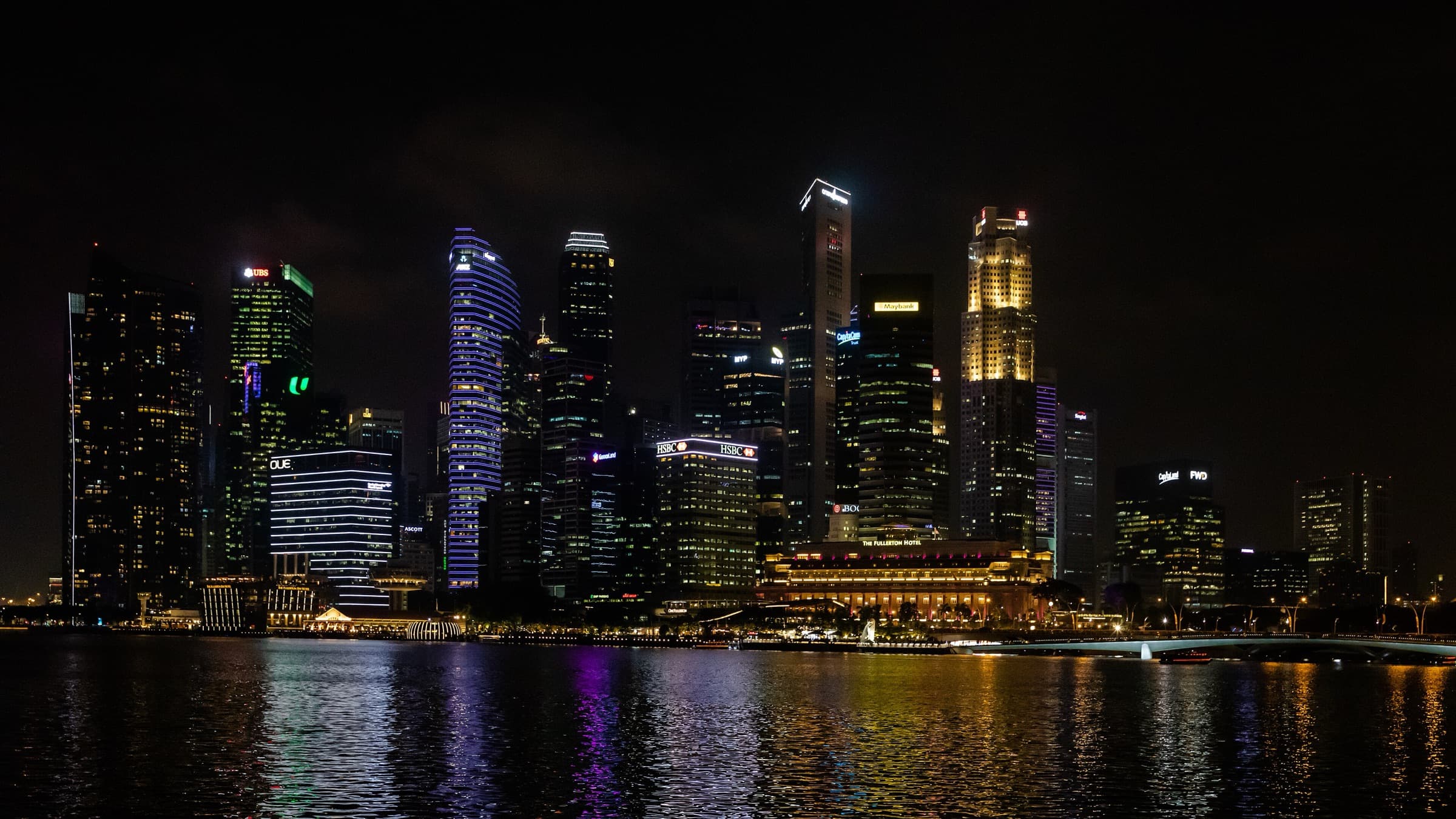 Singapore’s Marina Bay financial district at night